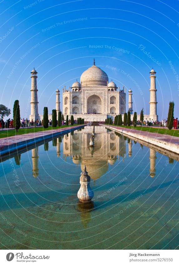 People Visit Taj Mahal in India Editorial Photo - Image of dome, hinduism:  160653721