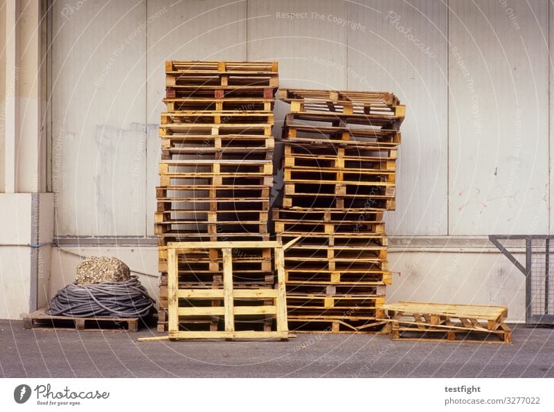 Pile Stacked Sealed Goods Wooden Boxes Pallet Cargo Cases Industrial Stock  Photo by ©Supertrooper 471652630