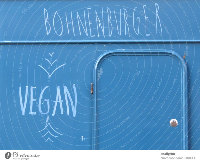 BOHNENBURGER Food Nutrition Stall Characters Eating Communicate Authentic Healthy Hip & trendy Delicious Sustainability Blue White Emotions Responsibility