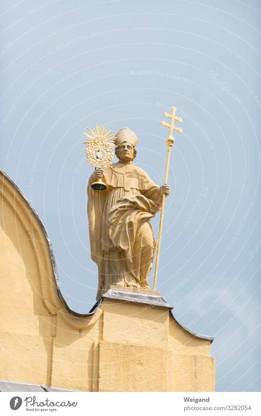 Saint Man Adults 1 Human being 45 - 60 years 60 years and older Senior citizen Church Stand Friendship Patron Statue Crucifix monstrance Clergyman Colour photo