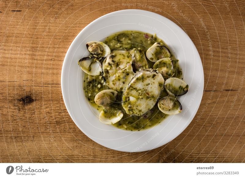 Hake fish and clams with green sauce on wood hake Fish Mussel Green Sauce Spanish Food Healthy Eating Food photograph Characteristic Tradition recipe