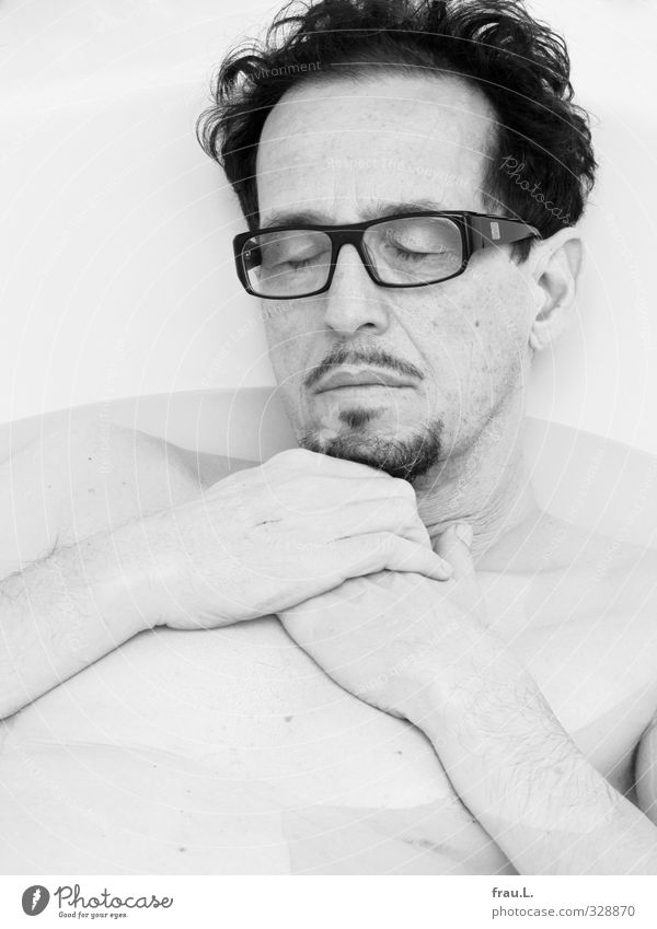 sleeper Personal hygiene Wellness Well-being Swimming & Bathing Living or residing Human being Masculine Man Adults 1 45 - 60 years Eyeglasses Facial hair