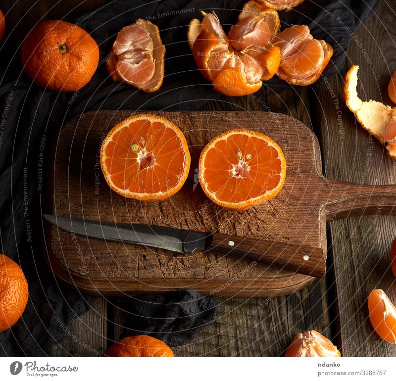 schoolboy lunch box with thermos on wooden background.apple,tangerine, sandwich in lunchbox and water bottle 14208726 Stock Photo at Vecteezy