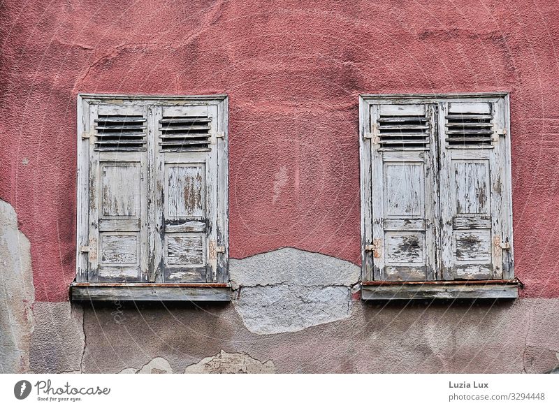 Old windows Town Old town House (Residential Structure) Building Wall (barrier) Wall (building) Facade Window Broken Gray Pink Gloomy Derelict Shutter