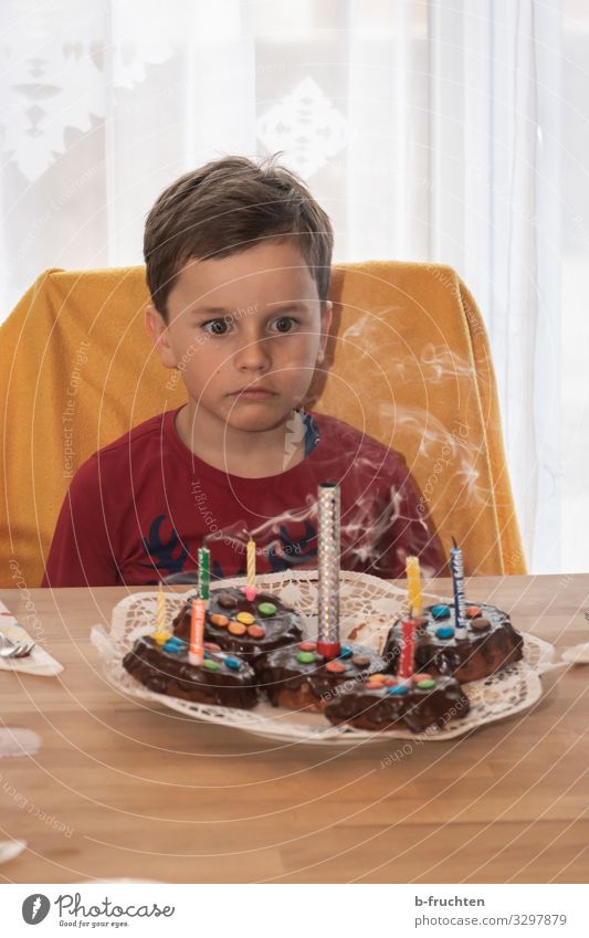 children's birthday party Food Cake Dessert Candy Chocolate Eating Party Feasts & Celebrations Birthday Schoolchild Child Face 1 Human being Candle Sign Looking