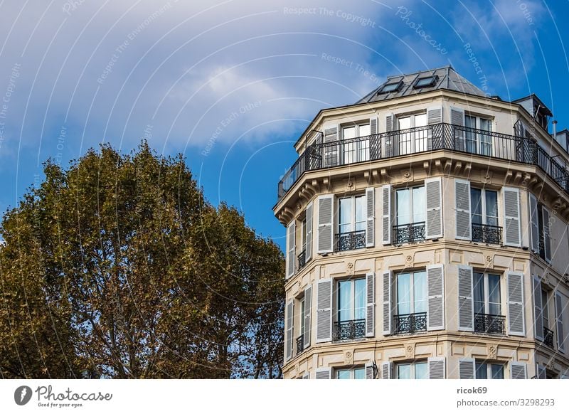 View of a building in Paris, France Relaxation Vacation & Travel Tourism City trip House (Residential Structure) Clouds Autumn Tree Town Capital city Building