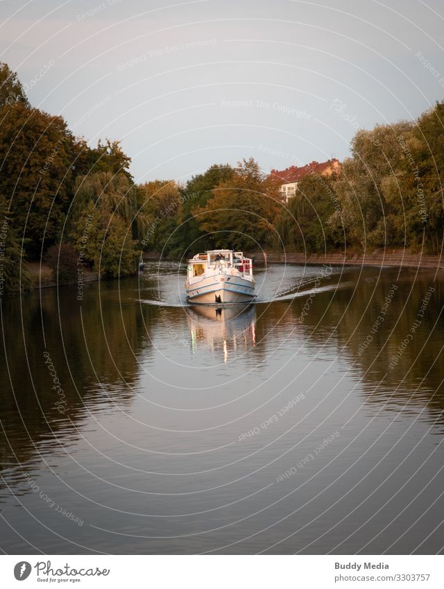 border triangle at the neukölln shipping canal / Landwehrkanal Sightseeing Water Autumn Tree Forest River Capital city Park Navigation Boating trip