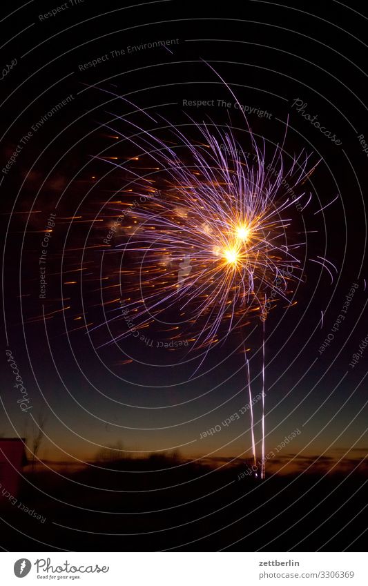fireworks Firecracker New Year's Eve Pyrotechnics Star (Symbol) Bang Explosion Sky Heaven Night sky Dark Feasts & Celebrations Party
