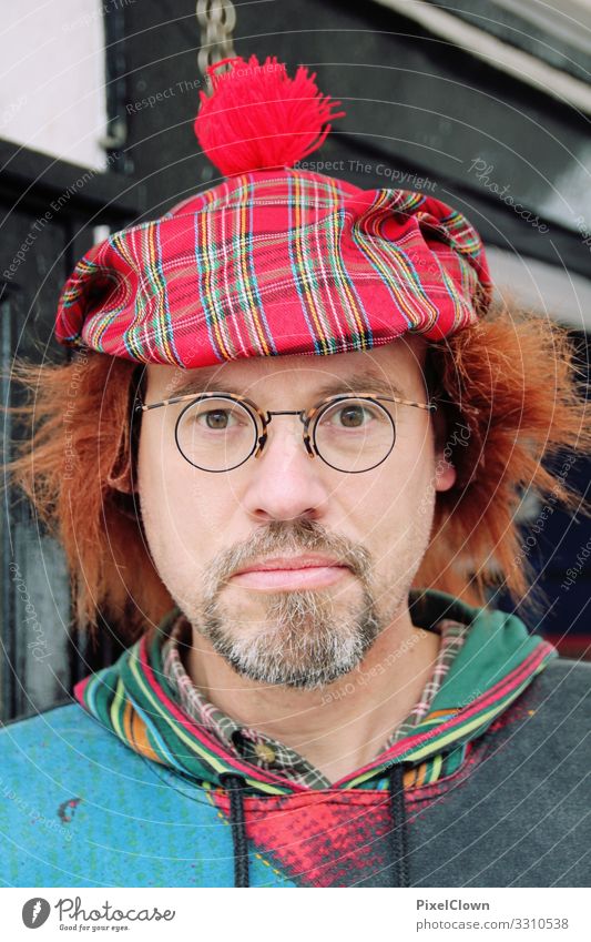 Scottish look Lifestyle Style Joy Beautiful Human being Man Adults Head 45 - 60 years Fashion Cap Hair and hairstyles Laughter Authentic Friendliness Crazy Red