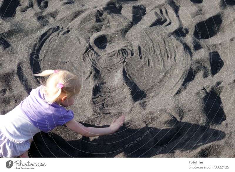 Sand Angel Human being Feminine Child Girl Head Hair and hairstyles Arm Hand 1 Elements Earth Coast Beach Island Happiness Bright Natural Violet Black Tenerife