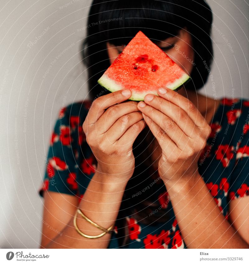 Melon Girl II Human being Feminine Young woman Youth (Young adults) Woman Adults 1 13 - 18 years 18 - 30 years Curiosity Water melon Hide Healthy Eating Dish