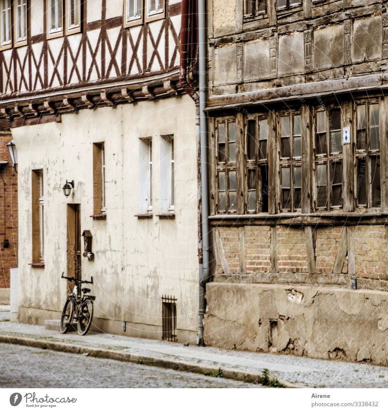 a bike all alone Long shot Day Colour Street Old town Peaceful Calm Renovated Historic Buildings Housefront Half-timbered facade Idyll Small Town Saxony-Anhalt