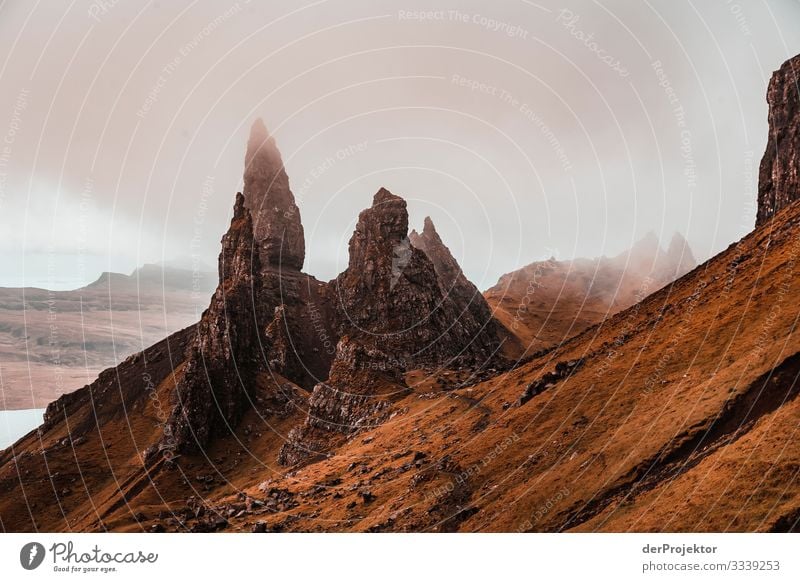 Old Man of Storr in the fog on Isle of Skye II Free time_2017 Joerg farys theProjector the projectors Front view Light Day Deep depth of field Copy Space middle