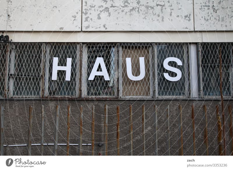 house Living or residing Flat (apartment) House (Residential Structure) Berlin Town Downtown Factory Ruin Wall (barrier) Wall (building) Facade Window Sign