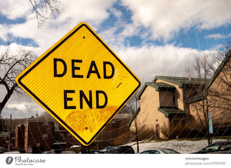 Dead end sign United States of America suburban street Lifestyle Vacation & Travel Living or residing Tool Sky Village Small Town House (Residential Structure)