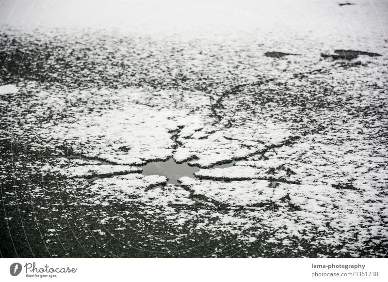 Icy - Frozen lake Ice frozen lake Snow Frost Winter peril Ice-skating Surface of water Lake Cold Freeze White Frozen surface