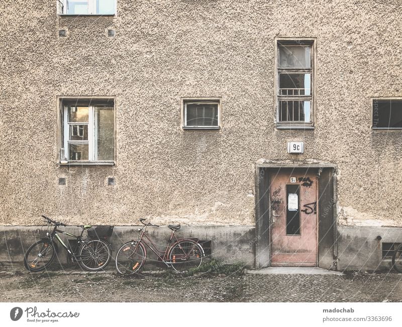 Berlin, Prenzlauer Berg Living or residing Flat (apartment) Redecorate House (Residential Structure) Manmade structures Building Architecture Facade Window Door