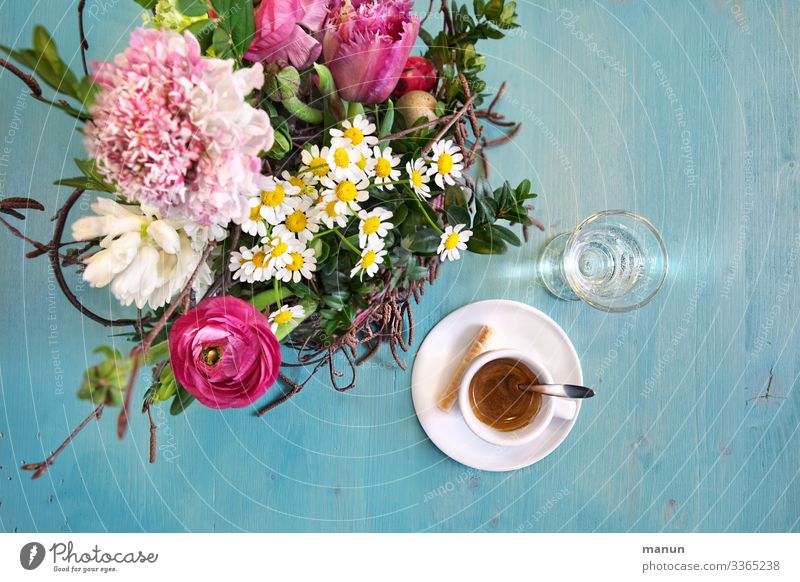 coffee with flowers Candy To have a coffee Drinking water Coffee Espresso Lifestyle Joy Well-being Relaxation Living or residing Decoration Table Flower Bouquet