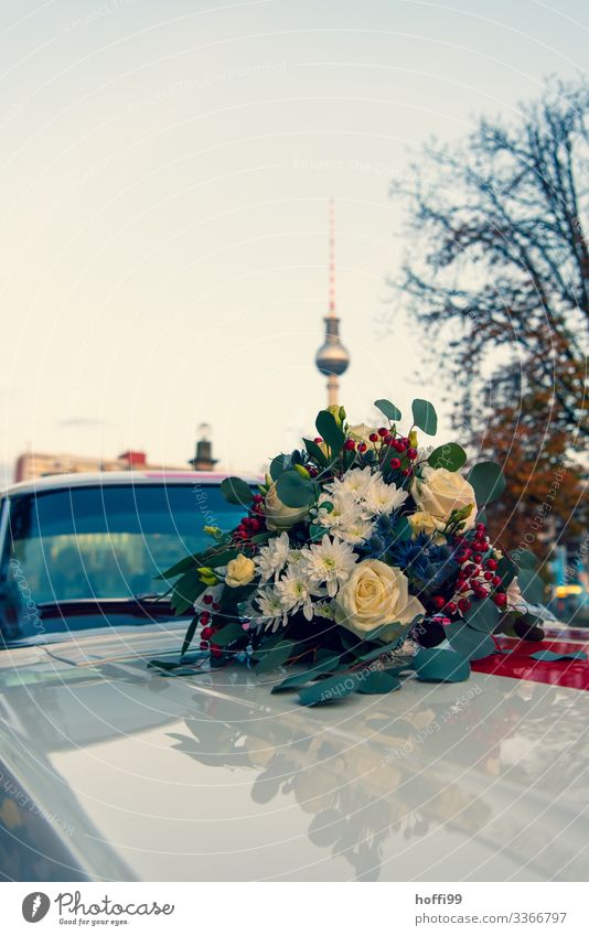 Berlin flowers with tower Lifestyle Wedding Cloudless sky Beautiful weather Plant Flower Capital city Landmark Berlin TV Tower Vehicle Vintage car Bouquet
