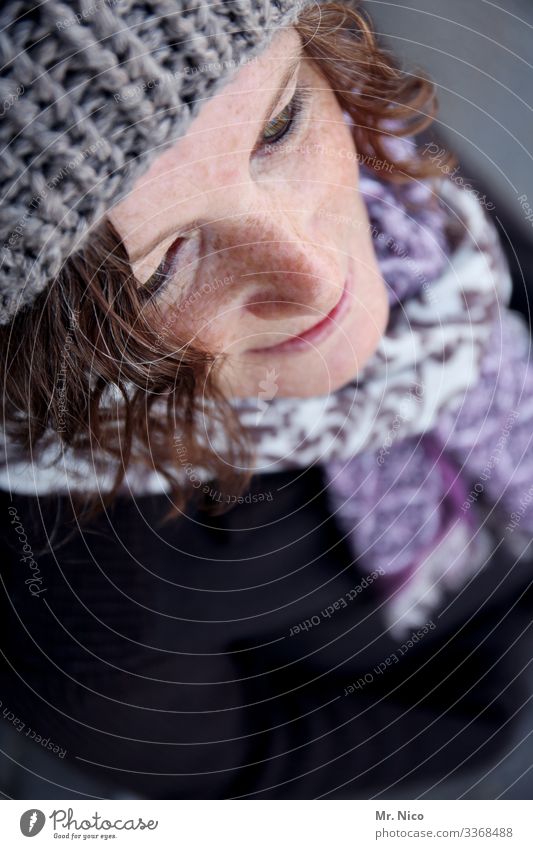 Portrait Bird's eye view Face Nose Skin Freckles Hair and hairstyles Cap Scarf Accessory Natural pretty Fashion Lifestyle Curl Smiling Contentment