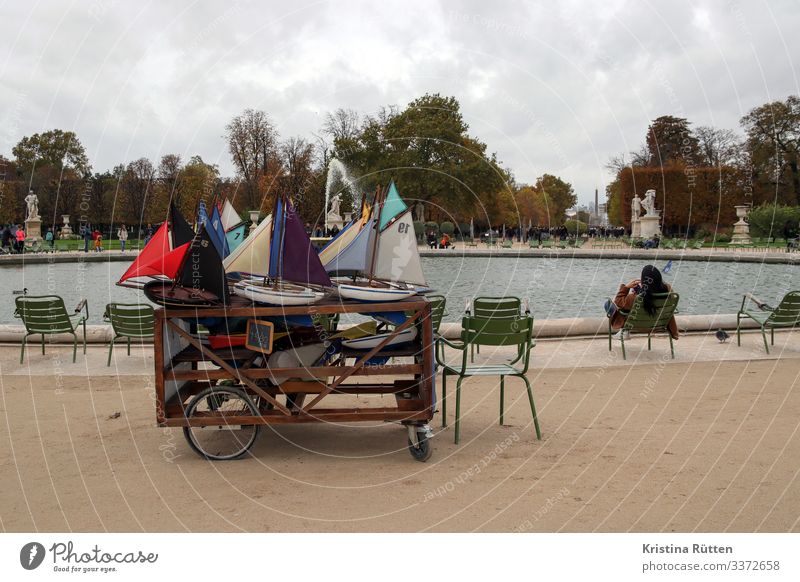 boat rental Leisure and hobbies Playing Bad weather Capital city Park Watercraft bread rolls Toys tuileries garden Jardin des Tuileries Water basin Well