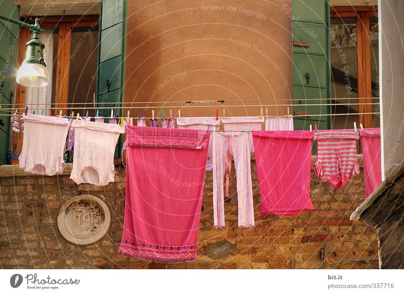 pink coloured underwear Vacation & Travel Tourism Trip Sightseeing City trip Living or residing House (Residential Structure) Architecture Wall (barrier)