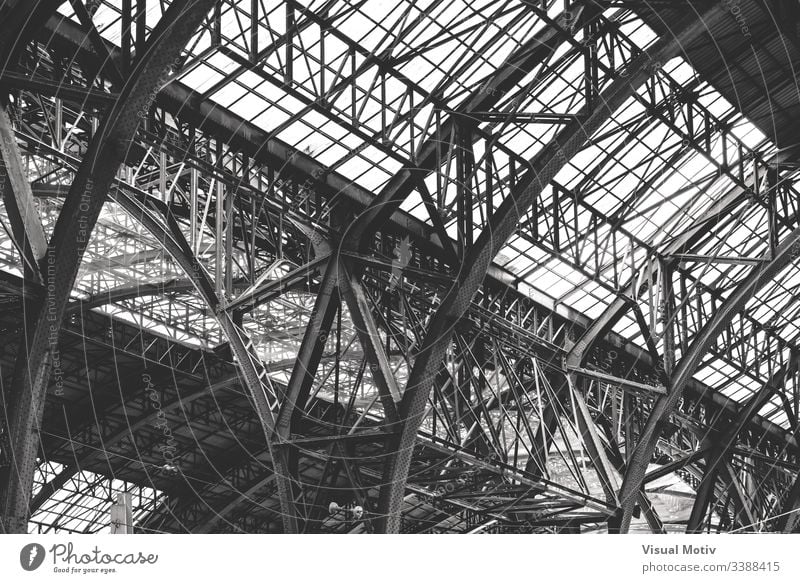 Detail of a cast iron structure of the 19th century black and white b&w metal metallic structure architecture architectural architectonic tough solid strong