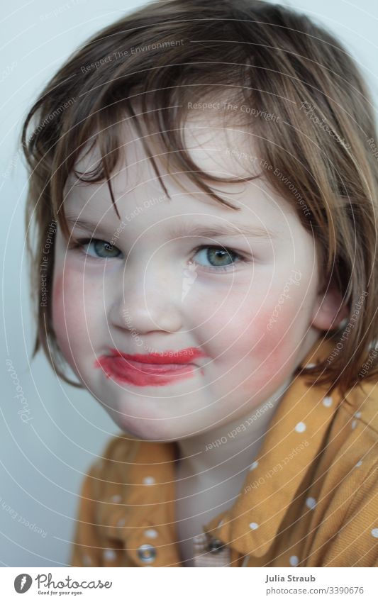 Child has made himself up Infancy Funster Creativity green eyes clear lines red lipstick Lipstick Chic Hipster pull one's nose slanting Rouge Cute Bangs Spotted