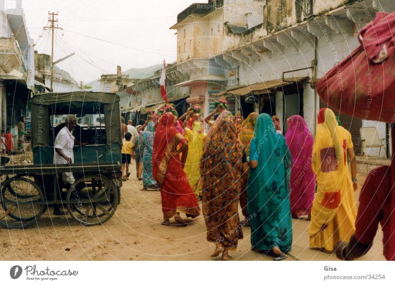 Indian women 2 Woman Sari Moving (to change residence) Street Colour Sand
