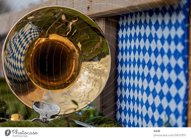 Bavarian cosiness with brass music and rhombic pattern - a Royalty