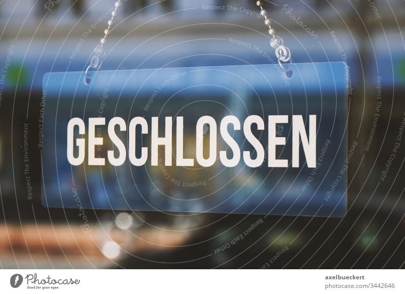 sign geschlossen meaning closed in german a Royalty Free Stock