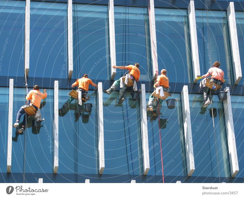 At the silk thread Window cleaner High-rise Cleaning Group Tall