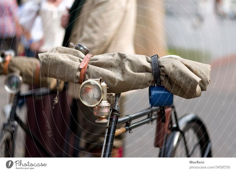 50's bicycle Old Bicycle Luggage men's bicycle man's bicycle carbide lamp Bell Lamp Air pump mobile nostalgia old Vintage car Pedals rainwear Retro Wheel Wheels