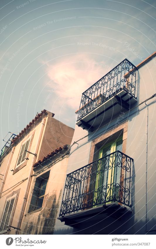 Room with a view Village Small Town Downtown Old town Deserted House (Residential Structure) Manmade structures Building Architecture Wall (barrier)