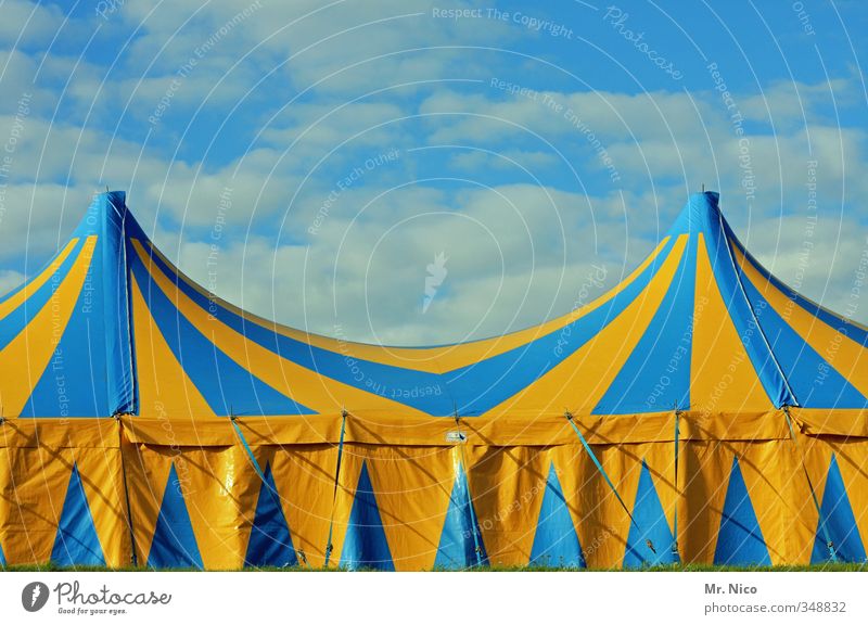 halligalli Lifestyle Leisure and hobbies Entertainment Event Puppet theater Circus Shows Environment Sky Clouds Blue Yellow Tent Variety Circus tent Stripe Roof