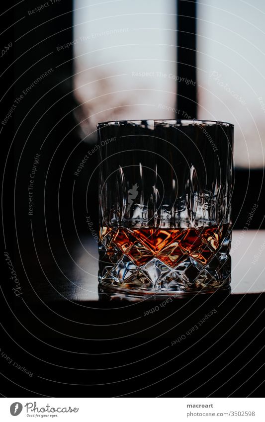 Whiskey wisky whisky whiskygläser glas kristallglas kristallgläser alkohol alkoholisch scotch scottish single malt abend abendstimmung genuss genießen geniessen