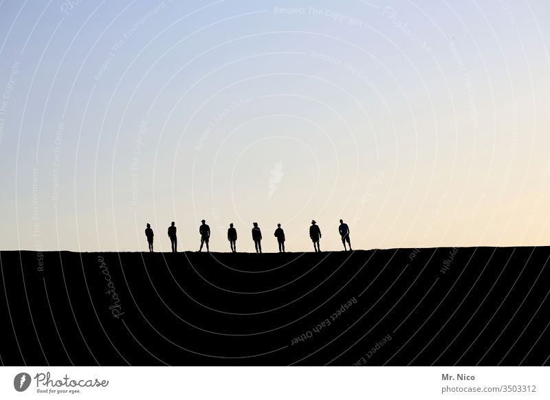 8 persons Silhouette Shadow Profile Sunset Sky Light Back-light Twilight Evening Contrast Eight Wait Stand Calm Together Sympathy Family & Relations