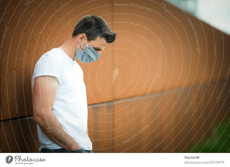 Corona - Thoughtful man with self-made outdoor breathing mask Respirator mask coronavirus Virus Self-made Mask Illness Healthy pandemic Protection Contagious