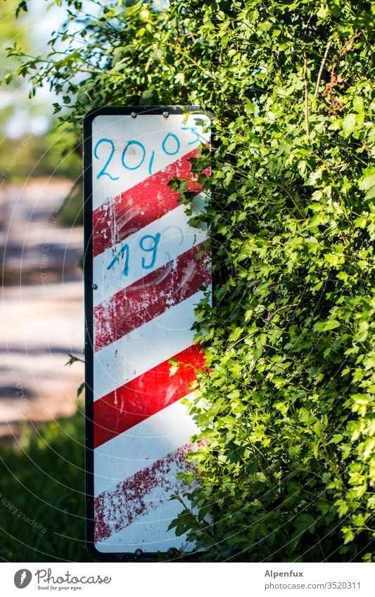 20,03 warning bar Transport Signs and labeling Street Railroad crossing Traffic infrastructure Road traffic Deserted Exterior shot Road sign Warning sign