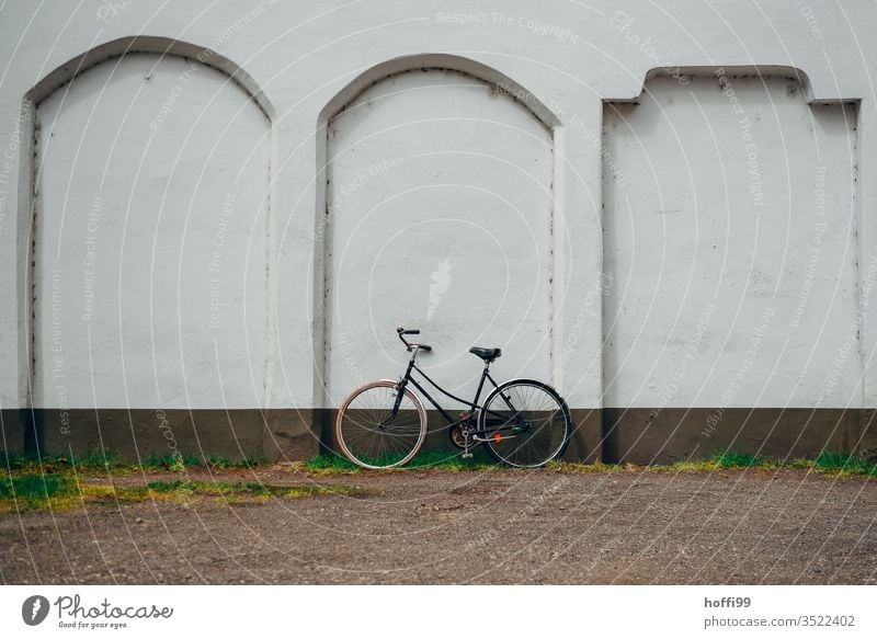 old bike on the wall Bicycle Old old bicycle Wall (building) Parking of bicycles switch off Wall (barrier) Transport Cycling Means of transport