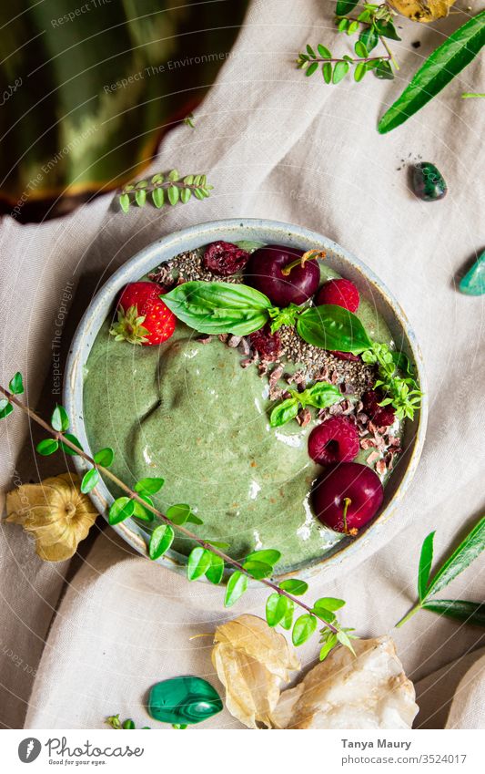 Green smoothie bowl with berries green green smoothie smoothies texture vegetarian detox vegan breakfast healthy juice organic juice cleanse Healthy Eating