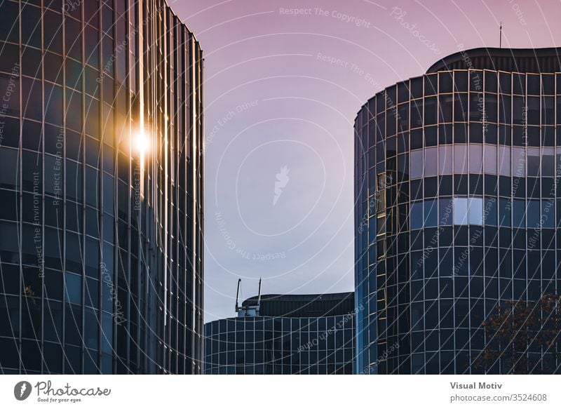 Afternoon lights reflected on the curved glass facade of an office building afternoon architectonic architectural architecture block building design