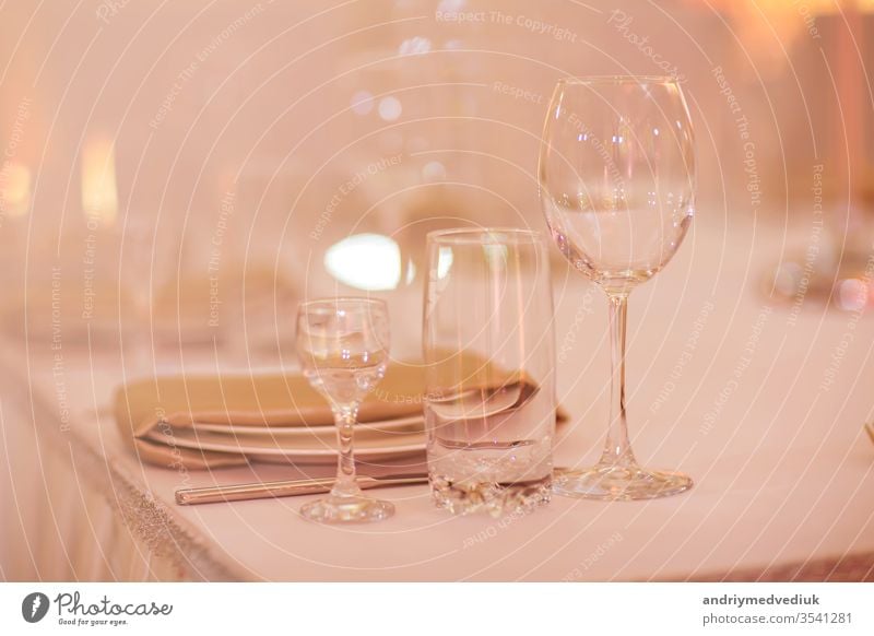 Close up picture of empty glasses in restaurant. Selective focus. empty glasses on the table fancy wine fine set cutlery lunch dinner plate banquet elegant