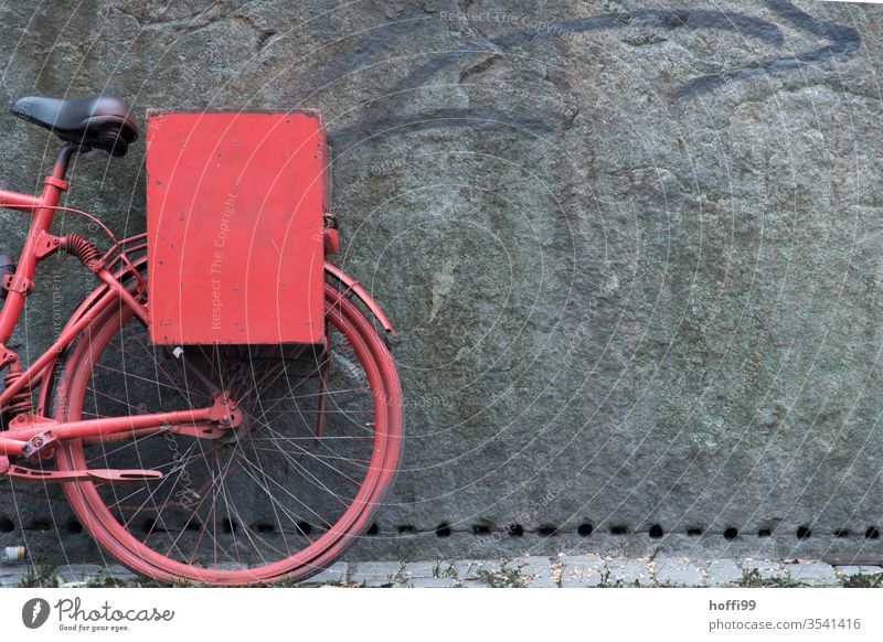 red bike on the wall old bicycle Bicycle Old Parking of bicycles switch off Wall (barrier) Cycling Red Wheel Cyclist Sculpture