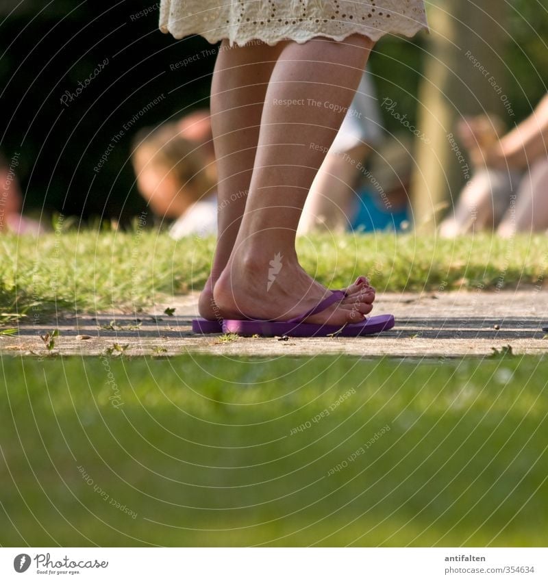 flip-flop Human being Feminine Young woman Youth (Young adults) Woman Adults Life Body Legs Feet Toes Toenail Tip of the toe 1 18 - 30 years Summer