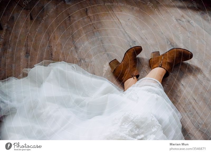 bride lying on the floor in cowboy boots Vacation & Travel Beautiful weather wedding nicde romantic lyingdown love wood country folk eeuu beautiful