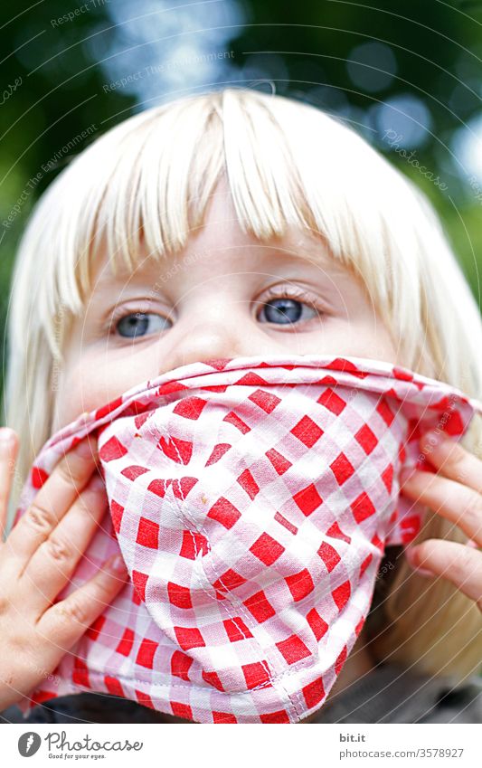 Too big... Child Toddler girl Mask Face portrait Face mask Protection Healthy Virus coronavirus med Infancy Blonde Sweet Cute cute Pink pink Checkered stop