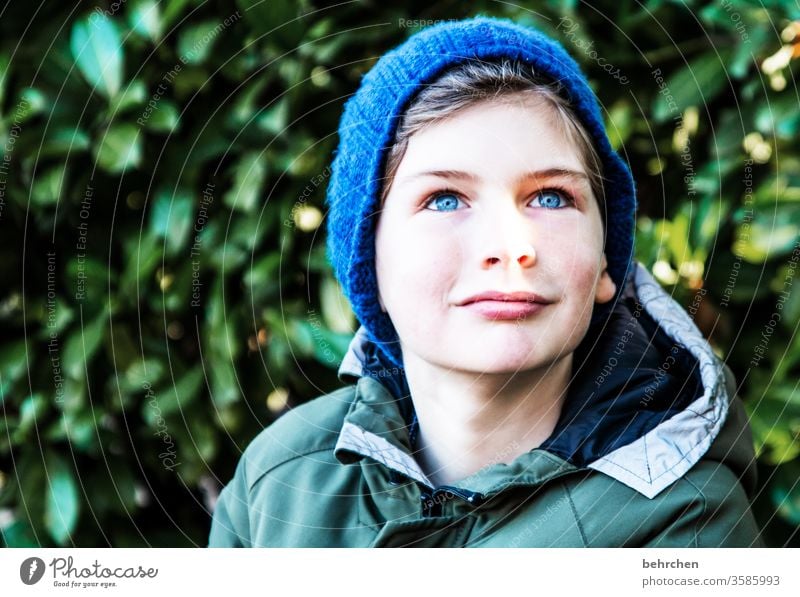 cap time II expectant Expectation Brash Dream Curiosity Love observantly blue eyes Infancy Colour photo Head Light Contrast Family & Relations pretty Close-up