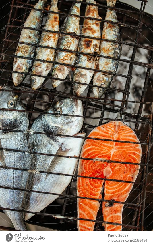 Grilled fish Sardine sardines Sea bream Salmon Fish Food Barbecue (apparatus) Barbecue (event) grilled Healthy Healthy Eating Nutrition Charcoal (cooking)