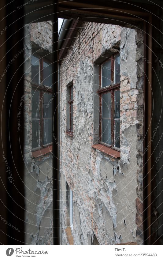 Backyard Berlin Window Reflection House (Residential Structure) Facade Colour photo Deserted Architecture Manmade structures Downtown Old town Capital city Day